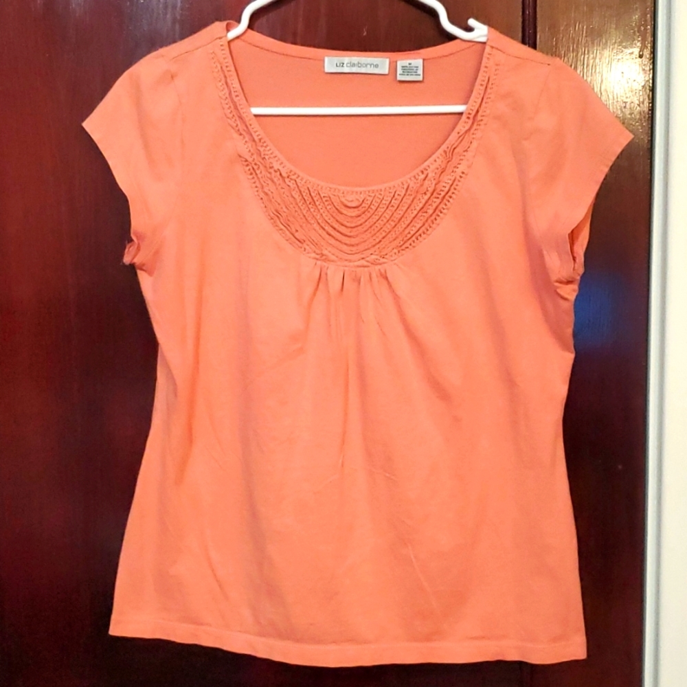 Liz Claiborne melon colored tee with design around neck - Picture 1 of 3